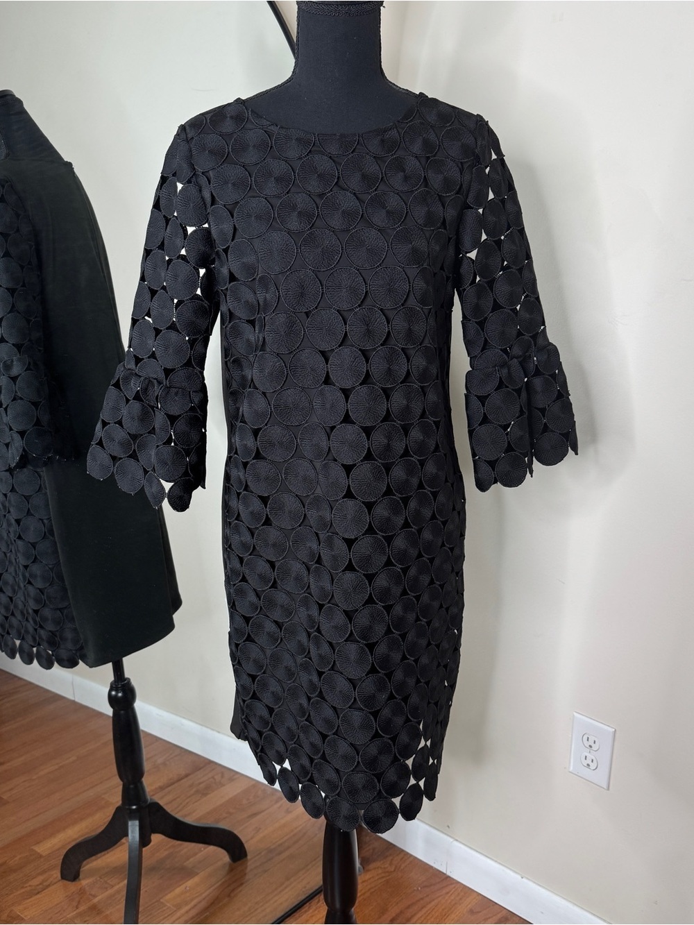 Ann Taylor Circle Crochet Lace Dress Size 6 3/4 Bell Sleeve Lined Party Black - Picture 1 of 5